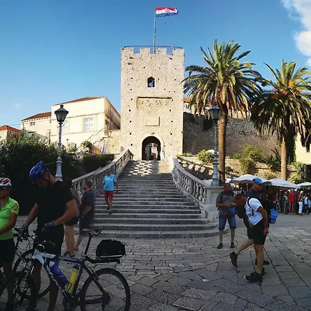 Lovely In Korcula With Sauna ברנה