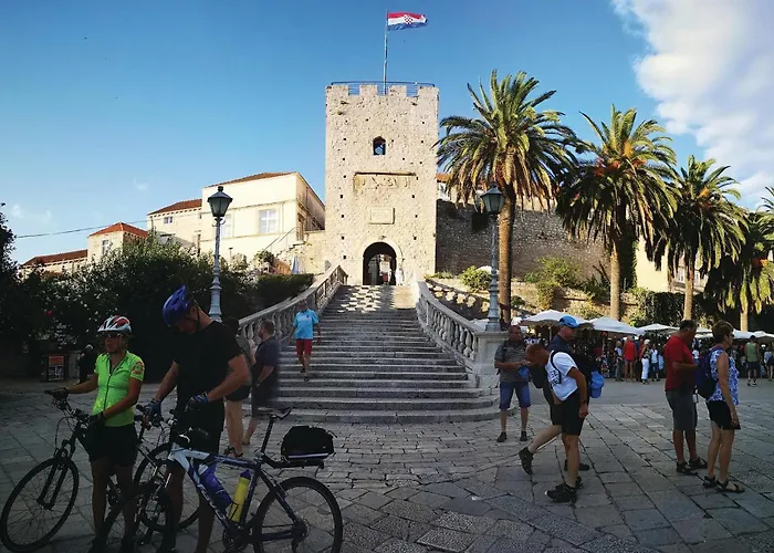 Lovely In Korcula With Sauna ブラー