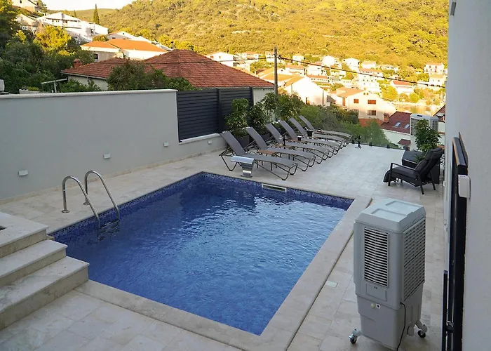 Lovely In Korcula With Sauna * ブラー