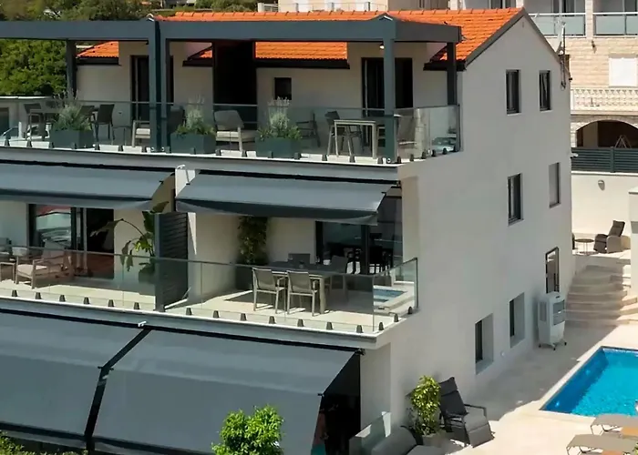 Lovely In Korcula With Sauna アパート